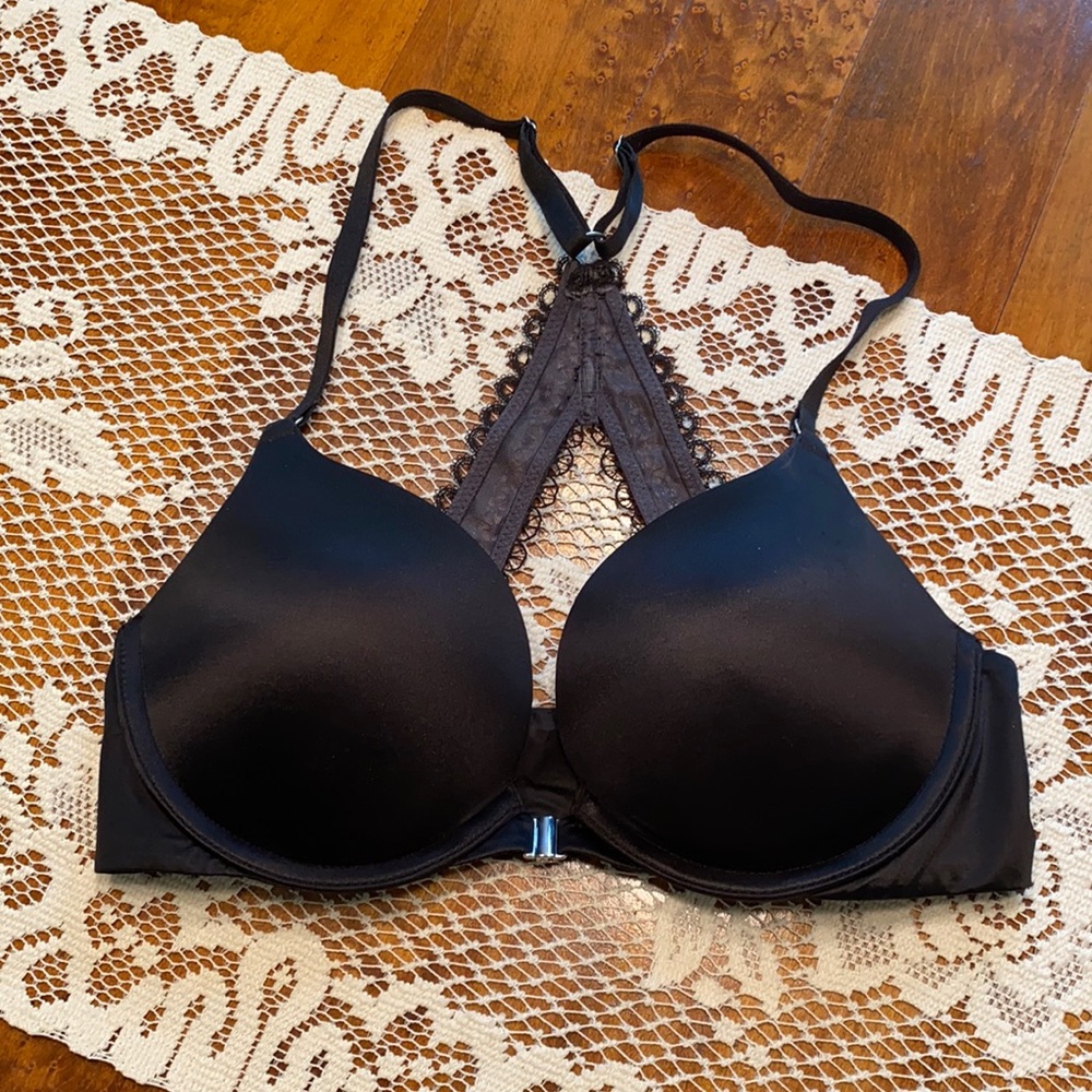 Victoria’s Secret “very sexy” push up bra, 32C